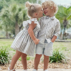 For children's clothing start-ups, making samples is very important